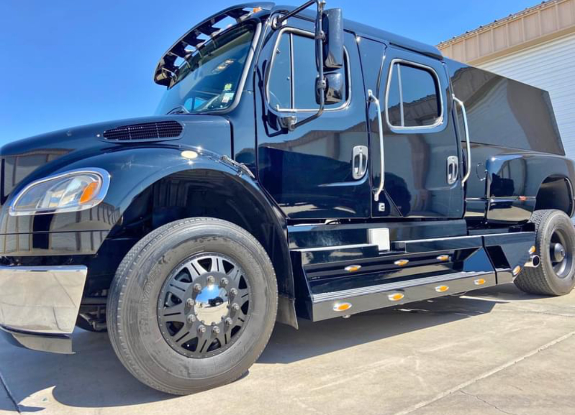 2007 Freightliner M2 Sport Chassis P2XL Ultimate Toy Trader